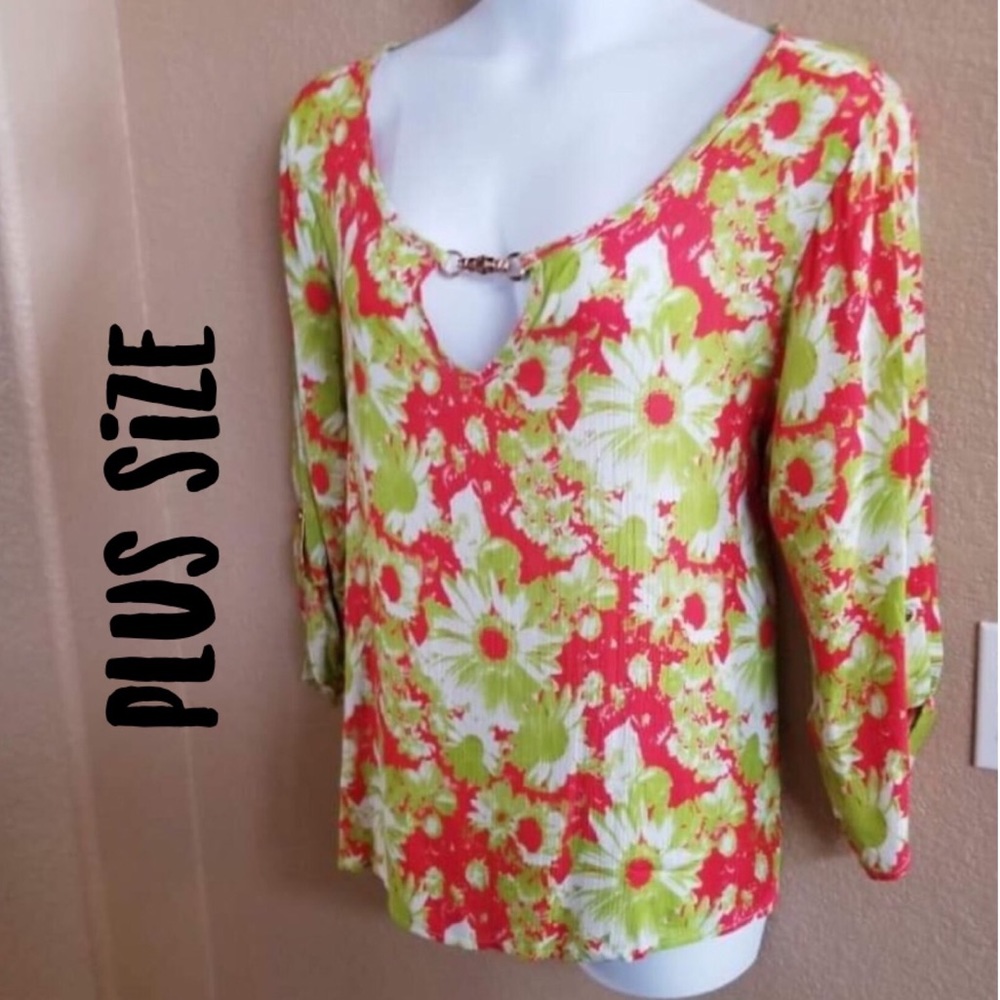 Floral loose Fit keyhole neckline 3/4 Sleeve Top